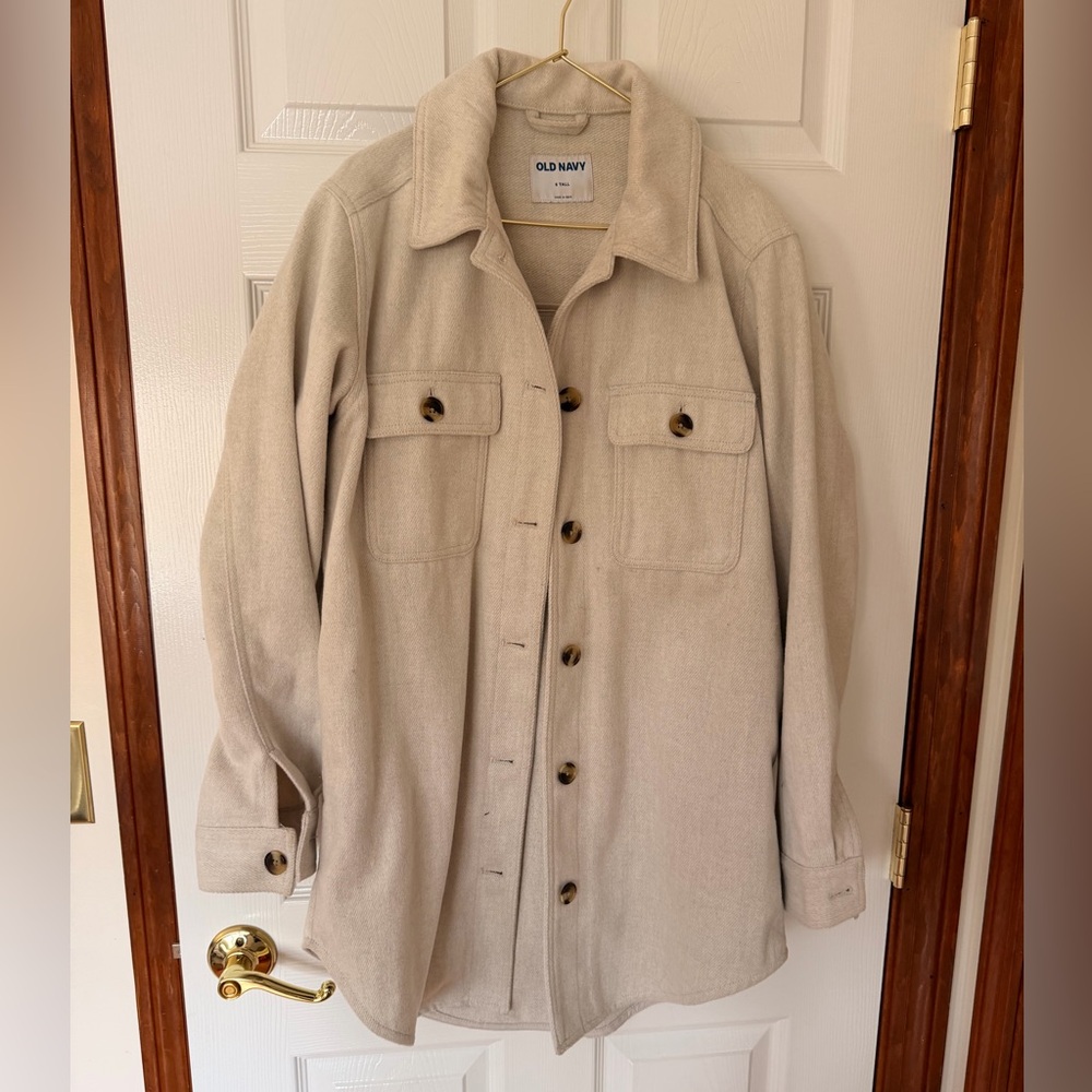 Old Navy Women's Cream Shacket in Small Tall